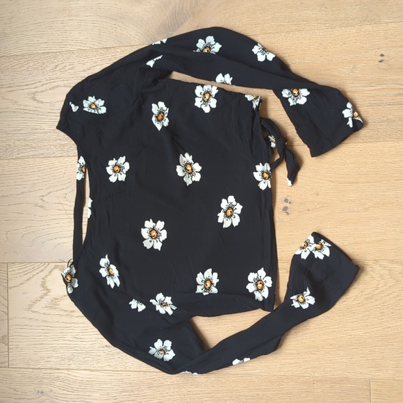 Kendall and Kylie Open Back Top Size S - Picture 1 of 5